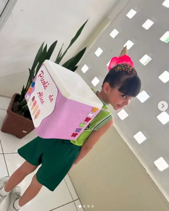 mochila maluca com caixa de papelão