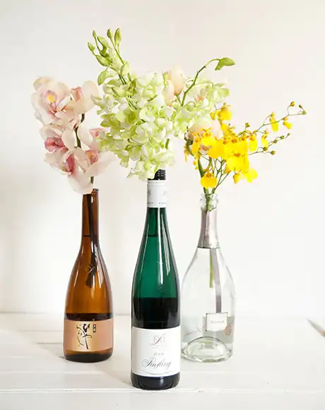 Decoração de Eventos com Arranjos de Garrafas: Casamentos e Aniversários