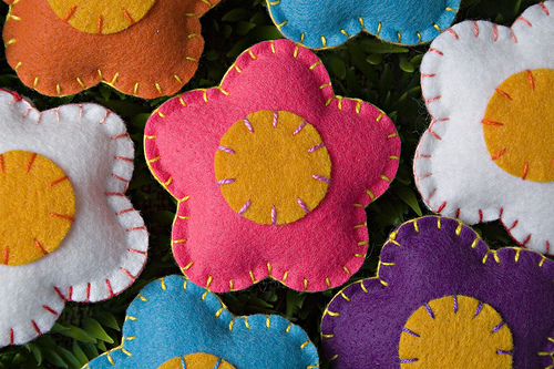 Passo a Passo: Como Fazer um Móbile de Berço Encantador em Feltro para Meninas