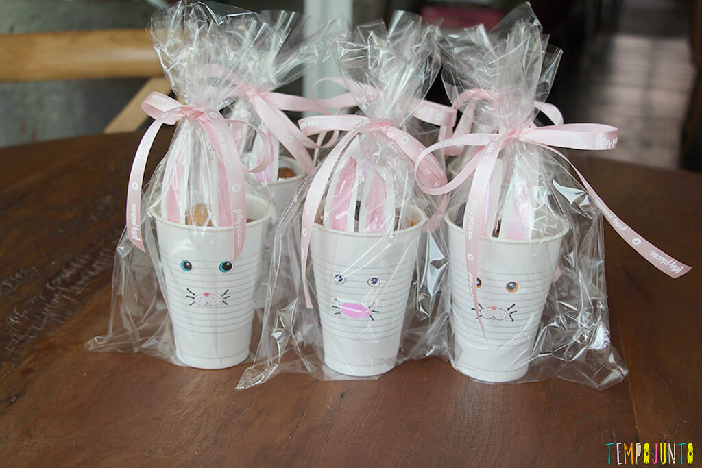 Como fazer um fantoche de coelho com canudos passo a passo