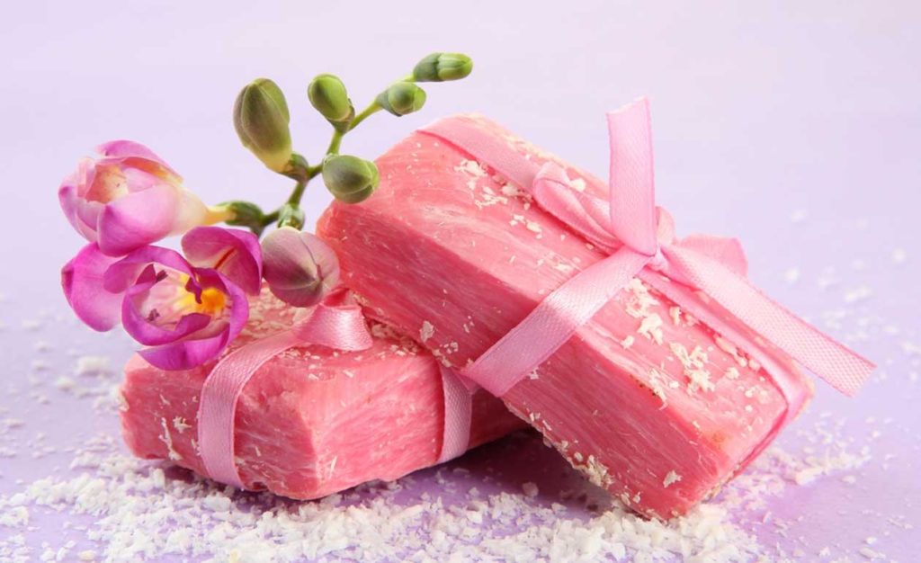 qual artesanato da mais dinheiro crochê ou sabonete