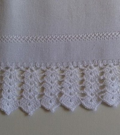 bico de crochê com flores