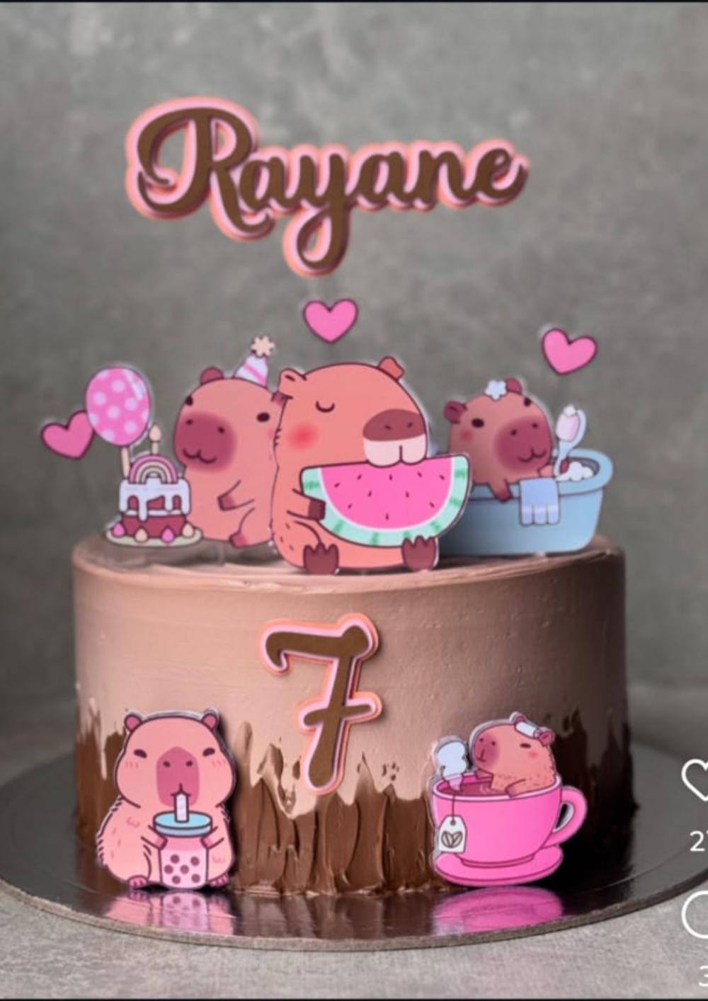 bolo capivara com flores