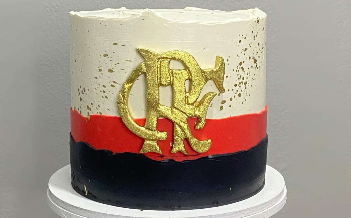 Bolo masculino do Flamengo com degradê