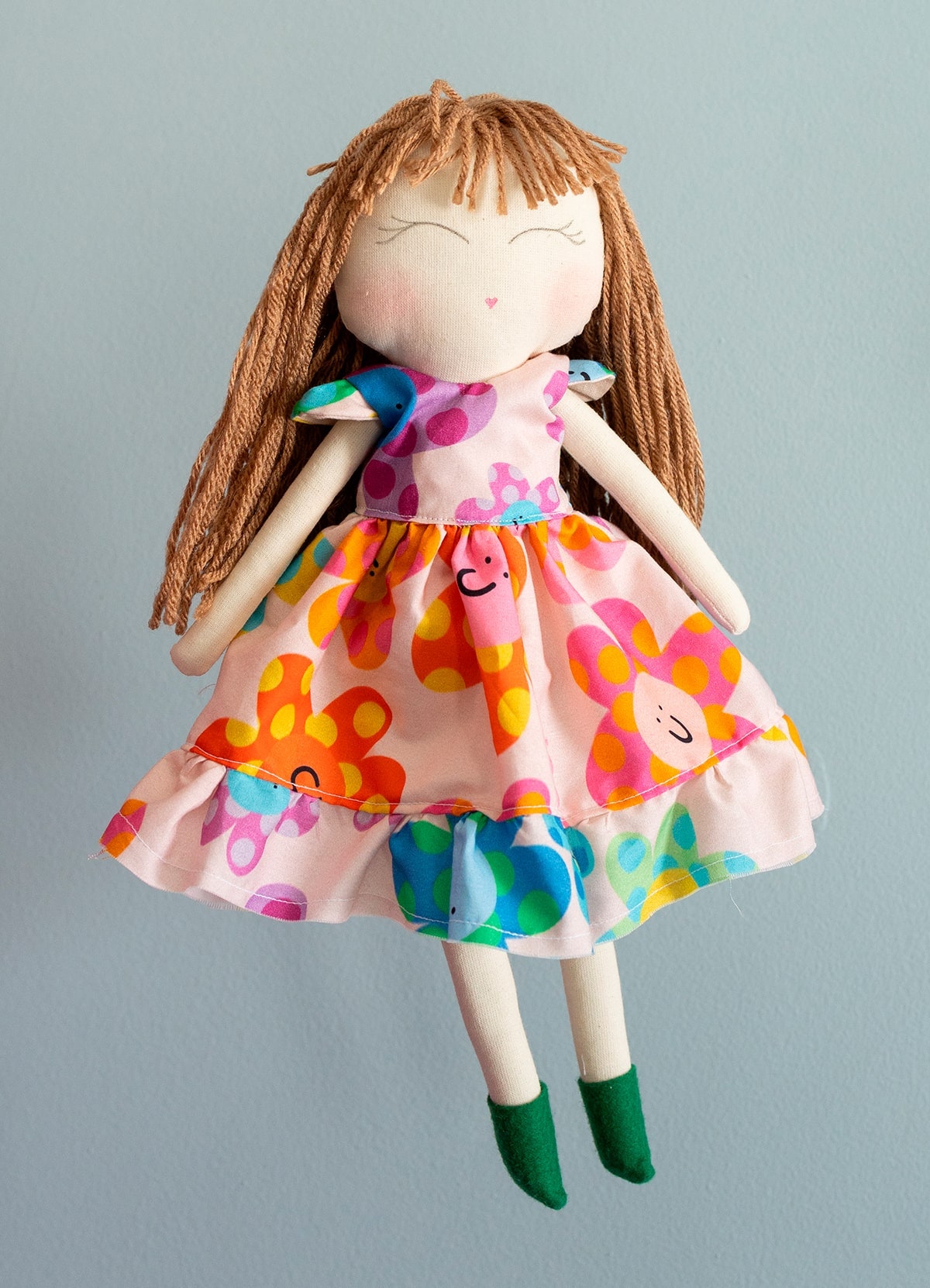 Como Fazer Roupas Simples para Bonecas de Pano: Vestidos e Acessórios