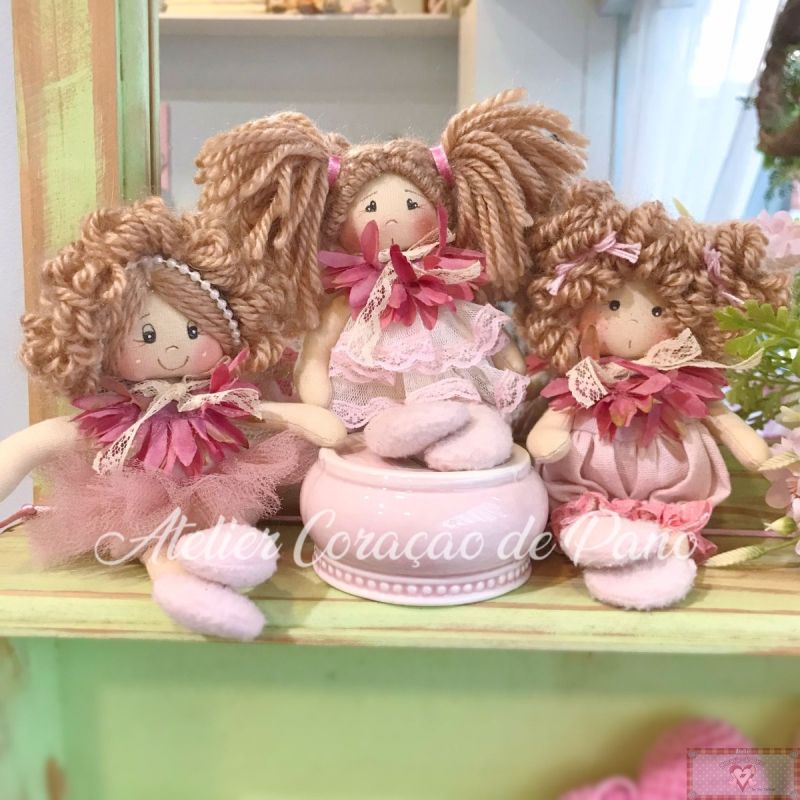 Como Fazer Roupas Simples para Bonecas de Pano: Vestidos e Acessórios