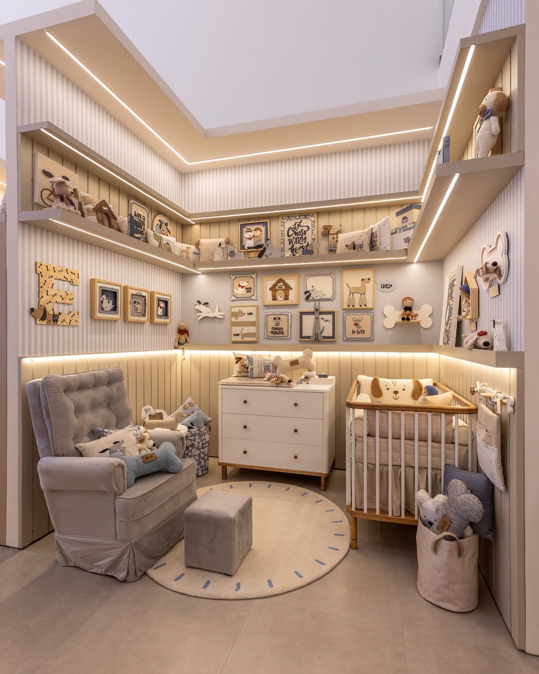 5 ideias de títulos:
1. Como Escolher a Caixa Decorativa Perfeita para o Seu Quarto
2. Transforme Seu Quarto com Caixas Decorativas: Dicas de Estilo e Organização
3. Guia Completo: Materiais e Designs de Caixas Decorativas para Todos os Gostos
4. Caixas Decorativas: Soluções Criativas para Organizar e Embelezar seu Espaço
5. Tendências em Caixas Decorativas: Do Minimalista ao Luxuoso