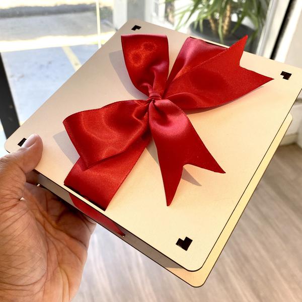 Comparativo de Preços: Caixas de MDF para Casamento (Cru vs. Personalizada)