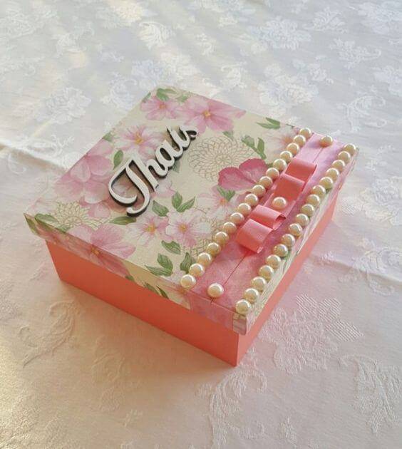 caixa mdf personalizada vs caixa acrílica personalizada