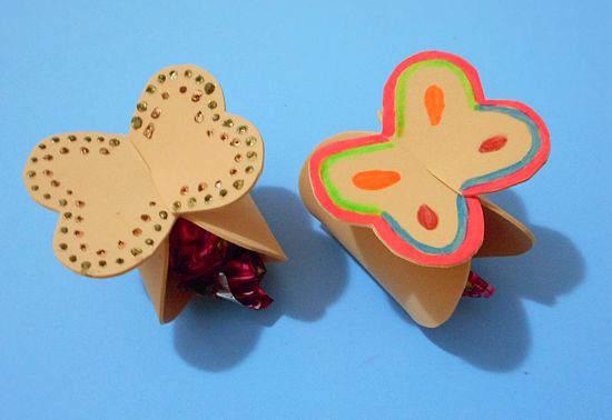 5 ideias de títulos:
1. Porta-Bombons de EVA: Guia Completo de Modelos e Criação
2. Transforme Festas com Lembrancinhas de EVA: Tutoriais e Dicas
3. Dia das Mães e Páscoa: Crie Lembrancinhas de EVA Inesquecíveis
4. Do Molde à Prateleira: Como Fazer e Comprar Porta-Bombons de EVA
5. EVA para Festas: Ideias Criativas de Caixinhas e Porta-Bombons