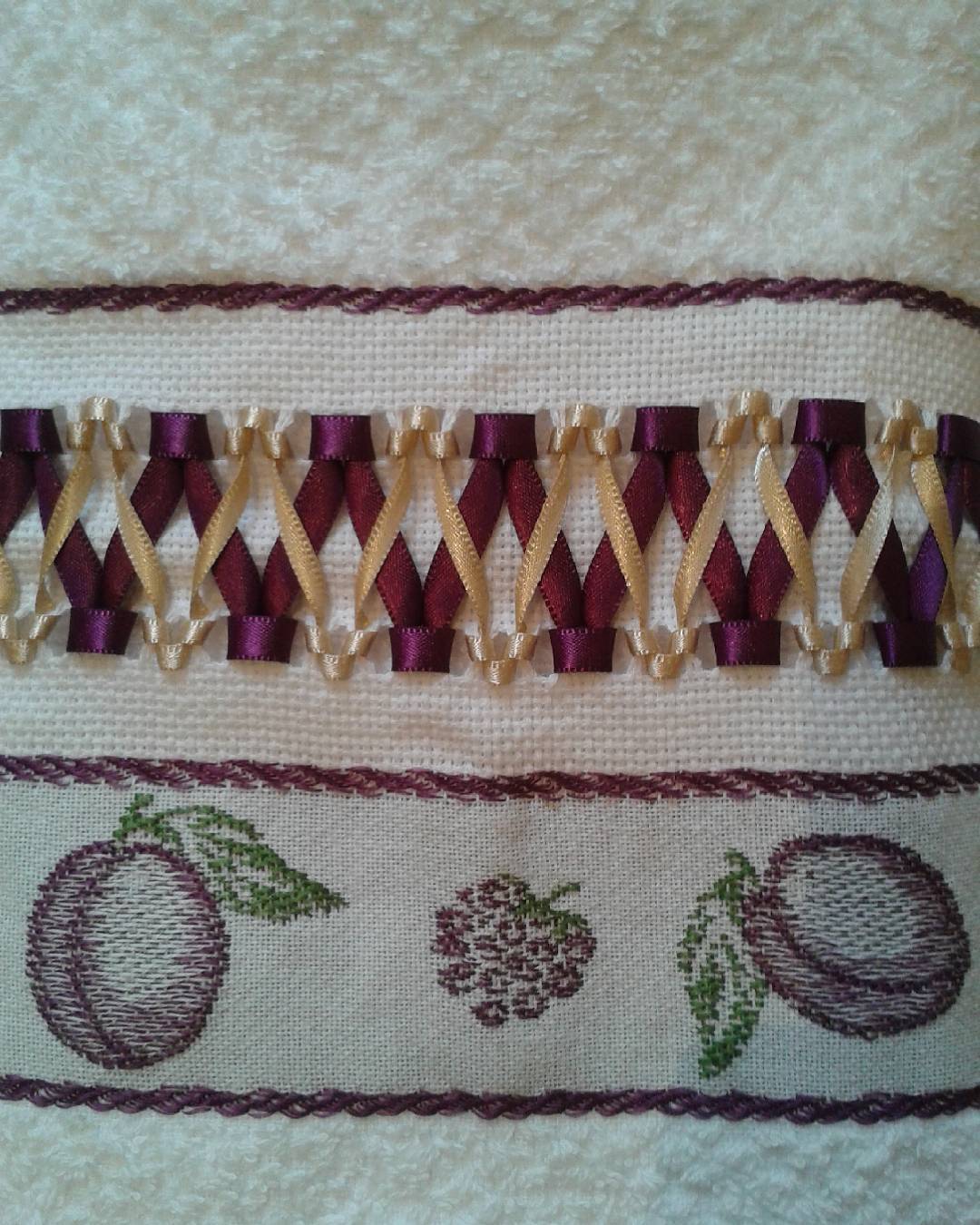 Onde Comprar Camisetas Bordadas com Fitas: Lojas Online e Artesãos