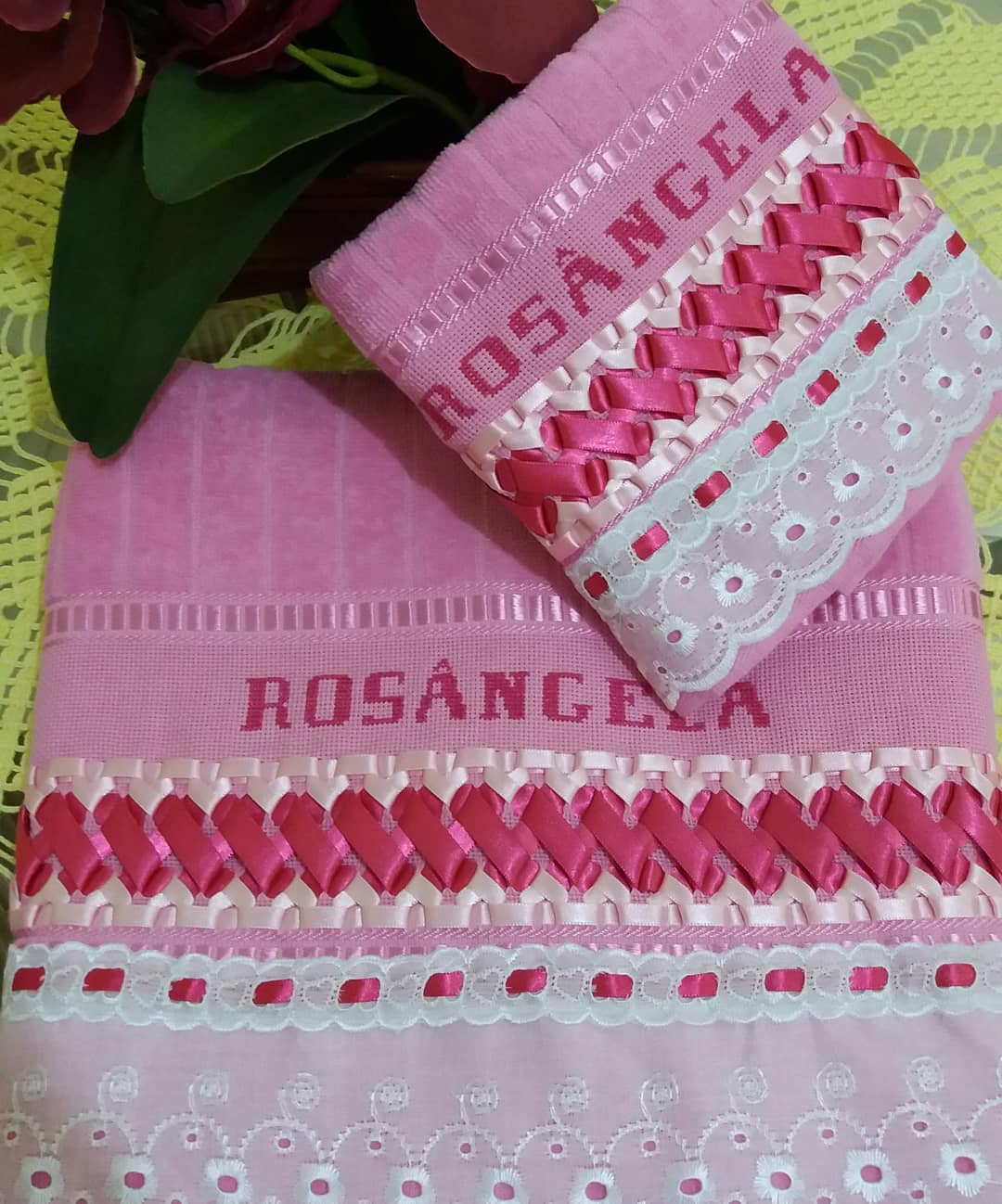 Passo a Passo: Como Fazer o Ponto Nó Francês em Bordado com Fitas