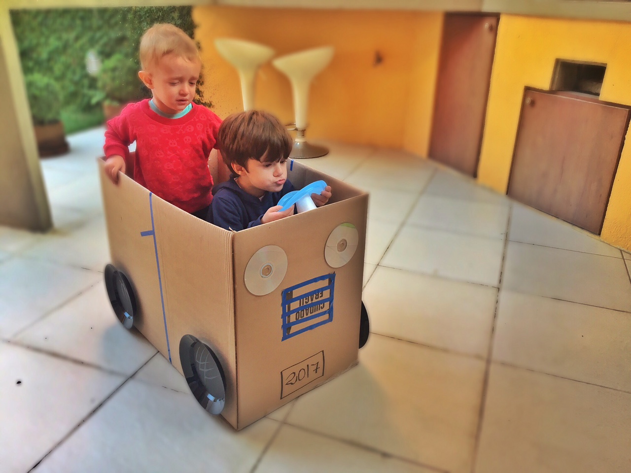 ideias criativas carrinhos de papelao para crianças