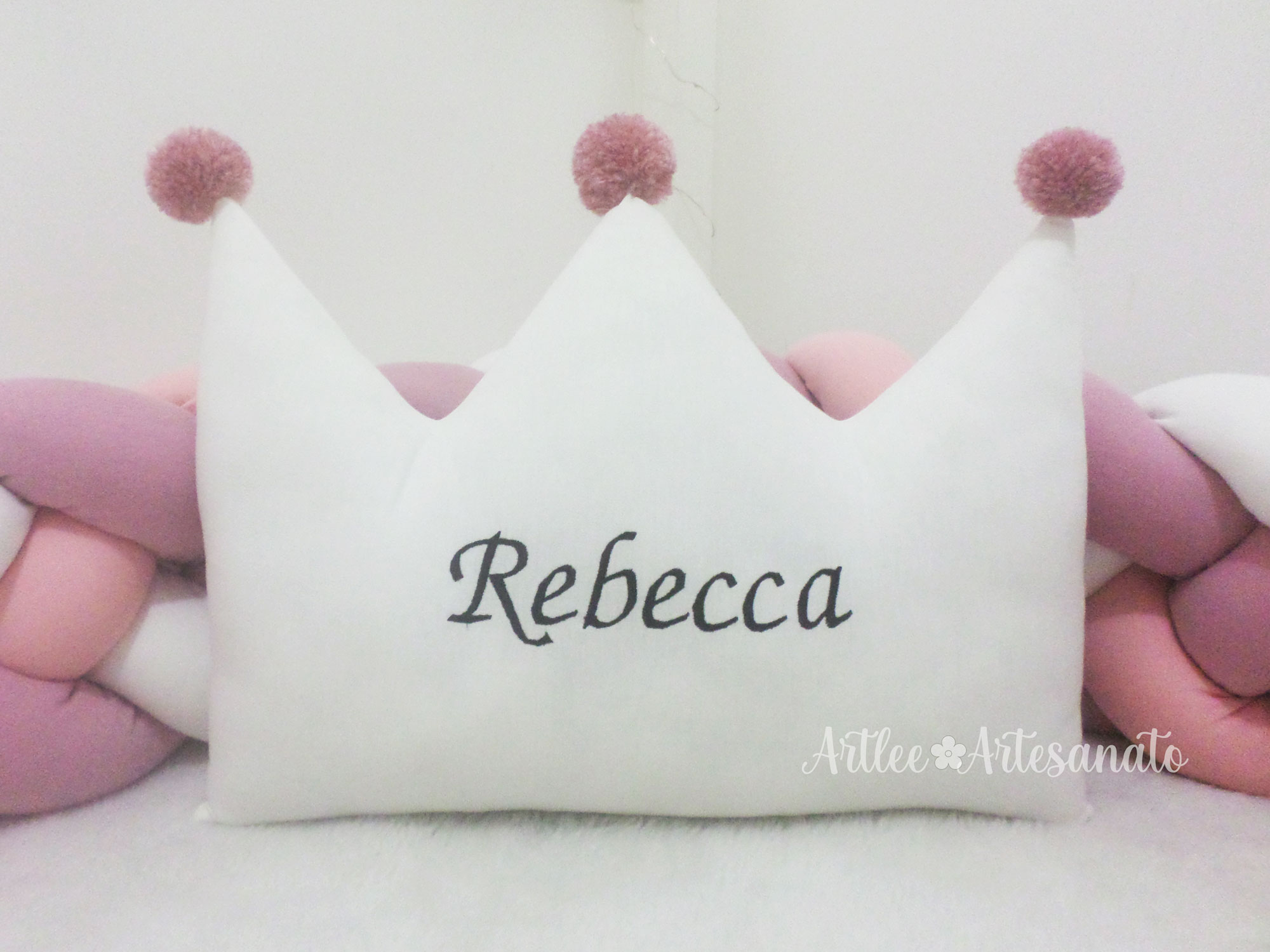 centro de mesa almofada com coroa