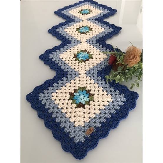 Trilho de mesa crochê luxo