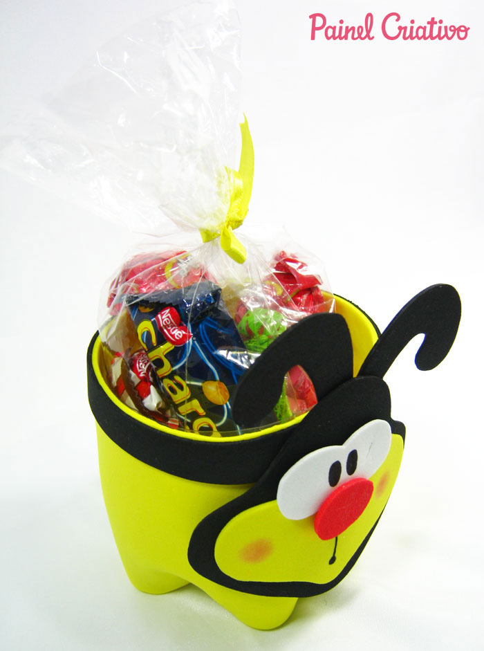 cesta de eva com garrafa pet