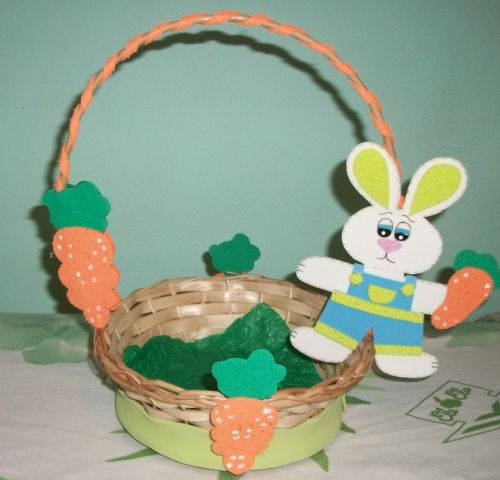 cesta de vime decorada para páscoa