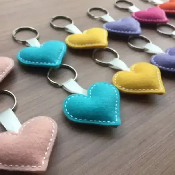 Chaveiro de Feltro Personalizado: Ideias Criativas para Casamentos e Nascimentos