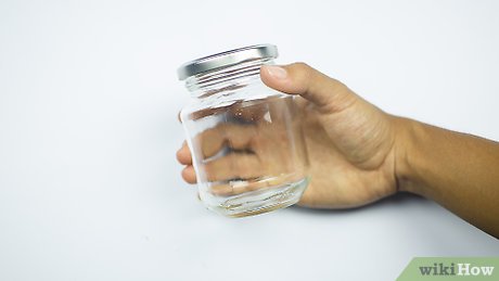 5 ideias criativas para decorar potes de vidro com tecido
Como fazer decoupage em vidro passo a passo
Transforme garrafas em vasos decorados com tecido
Patchwork em vidro: técnicas e inspirações
Decoração de potes de cozinha com retalhos de tecido