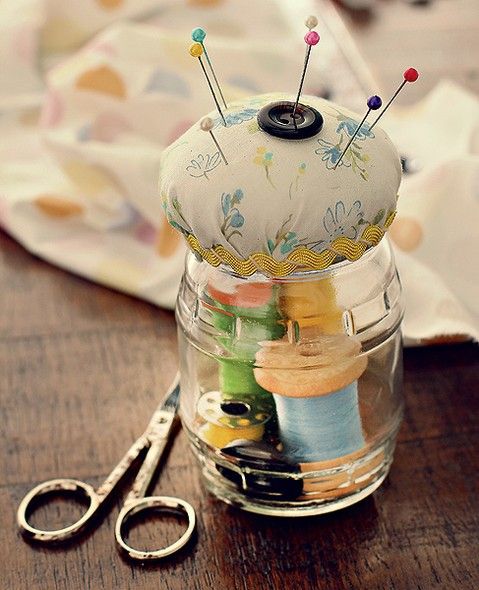 5 ideias criativas para decorar potes de vidro com tecido
Como fazer decoupage em vidro passo a passo
Transforme garrafas em vasos decorados com tecido
Patchwork em vidro: técnicas e inspirações
Decoração de potes de cozinha com retalhos de tecido