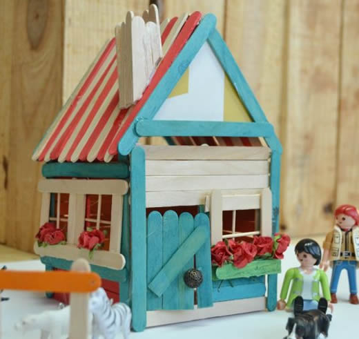 casinha de palito de sorvete vs casa de papelão qual é melhor