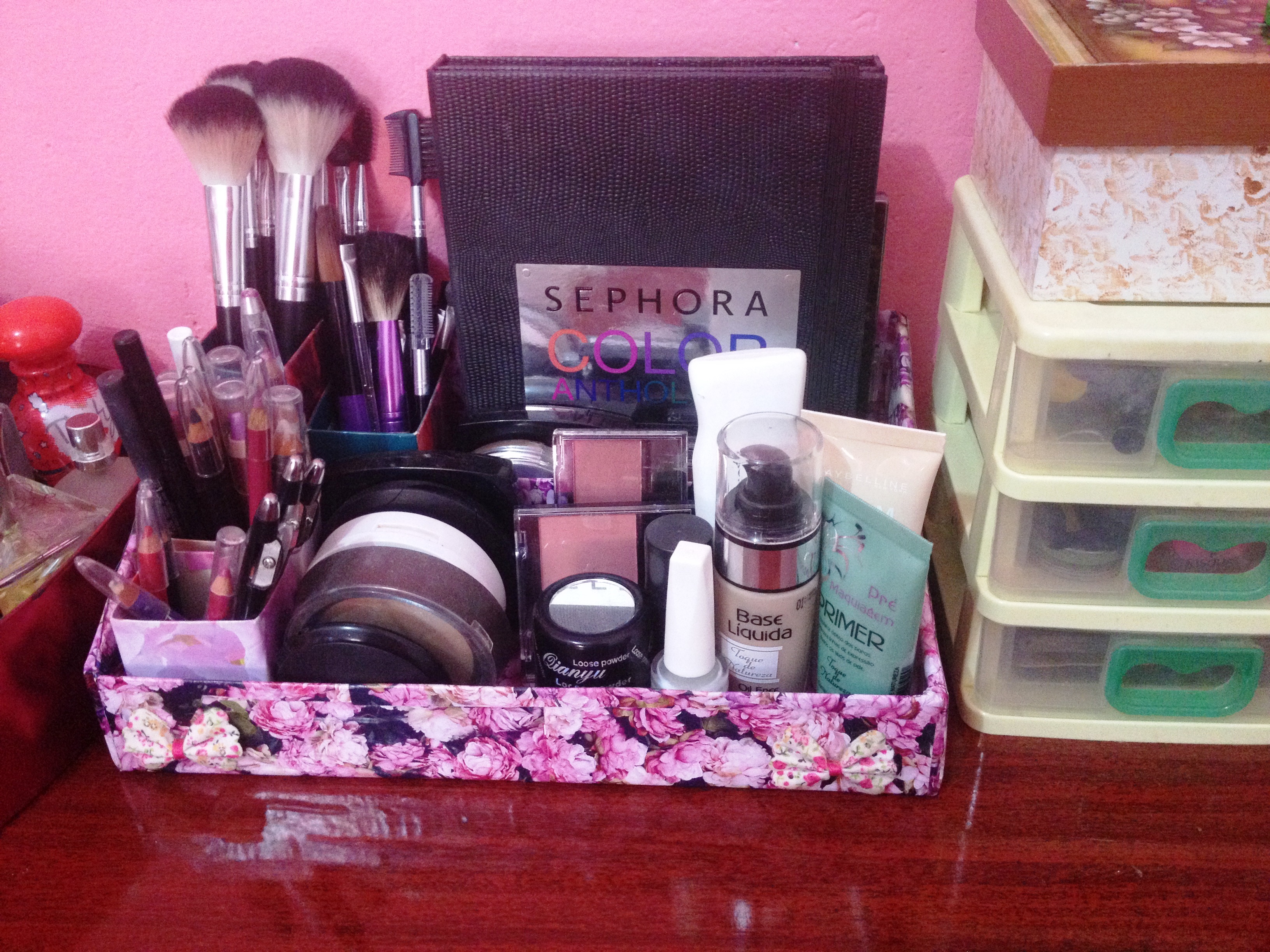 Transforme sua Penteadeira com Soluções de Organização Baratas