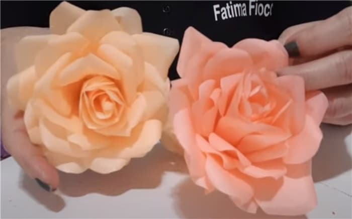 Ideias Criativas para Decorar Festas com Rosas de Papel de Seda