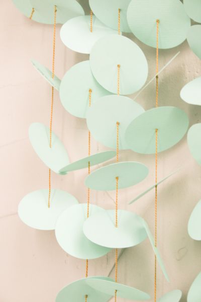 ideias de cortina de circulos de papel para festa infantil