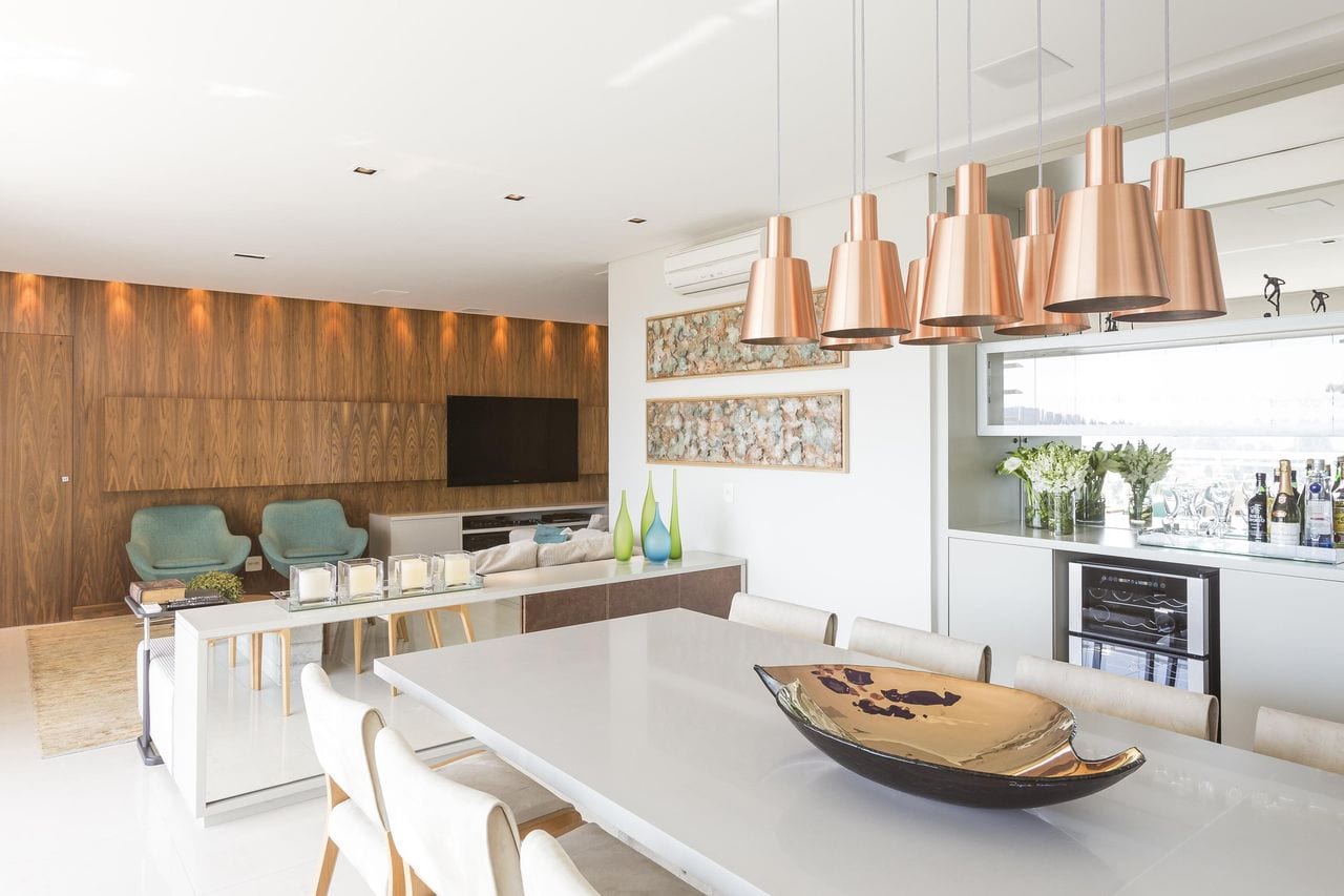 5 ideias de títulos:
1. Transforme sua Mesa de Madeira: Guia Completo de Customização
2. DIY: Renove sua Mesa com Técnicas Criativas e Econômicas
3. De Antiga a Moderna: Inspirações para Customizar Mesas de Madeira
4. Pintura e Revestimento: Os Segredos para uma Mesa de Madeira Renovada
5. Resina Epóxi e Pátina: Técnicas Avançadas para Customizar sua Mesa