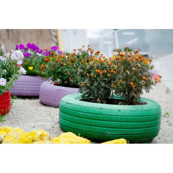 ideias criativas decoração pneus reciclados jardim