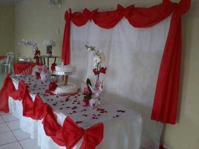 decoração com tecido tnt na parede