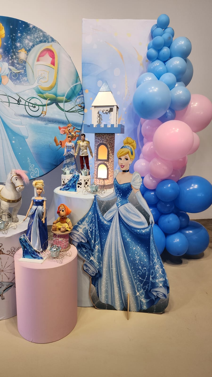 Kits Pegue e Monte Cinderela: Praticidade e Economia para sua Decoração