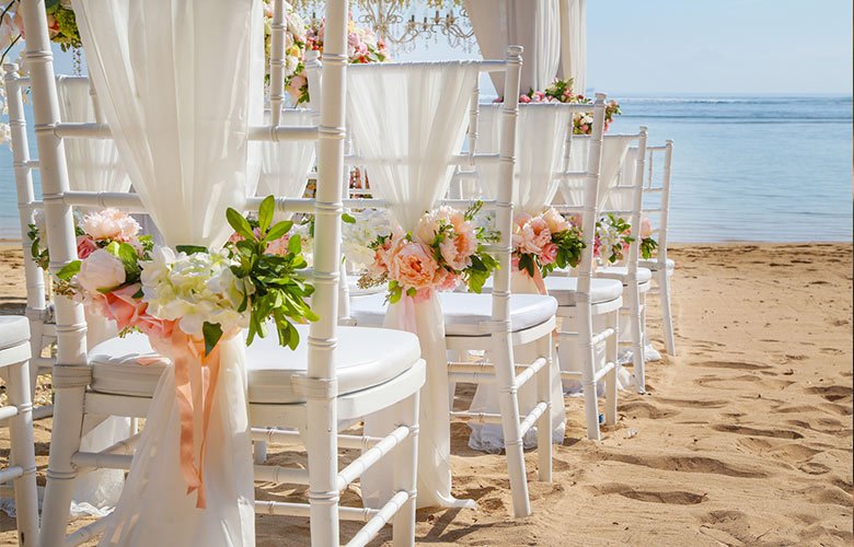 decoração de casamento na praia a tarde