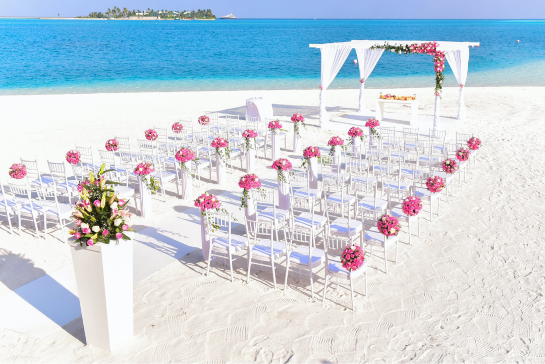erros comuns na decoração de casamento na praia à tarde