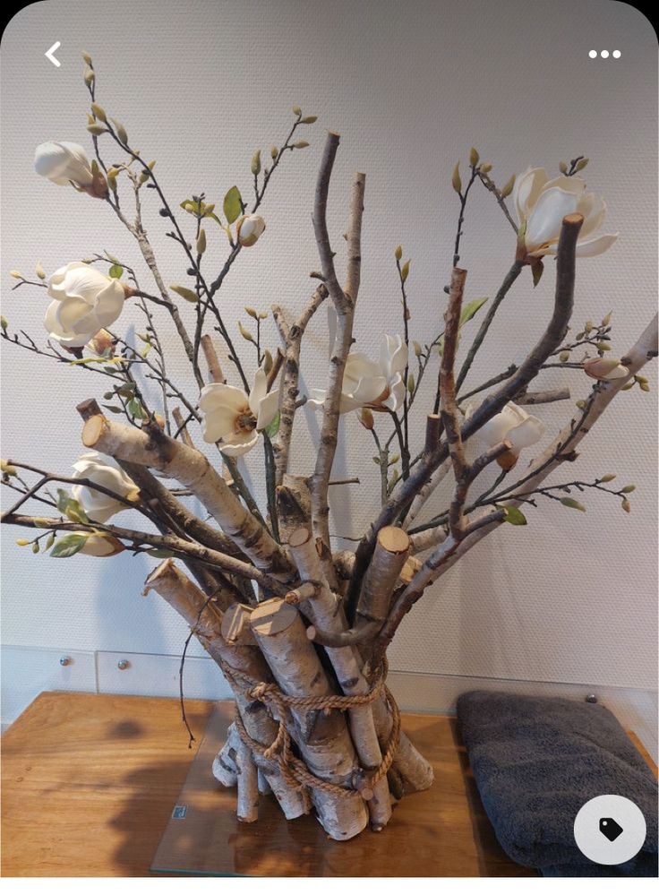 Além dos Ovos: Enfeites Diferentes para uma Osterbaum Moderna e Elegante