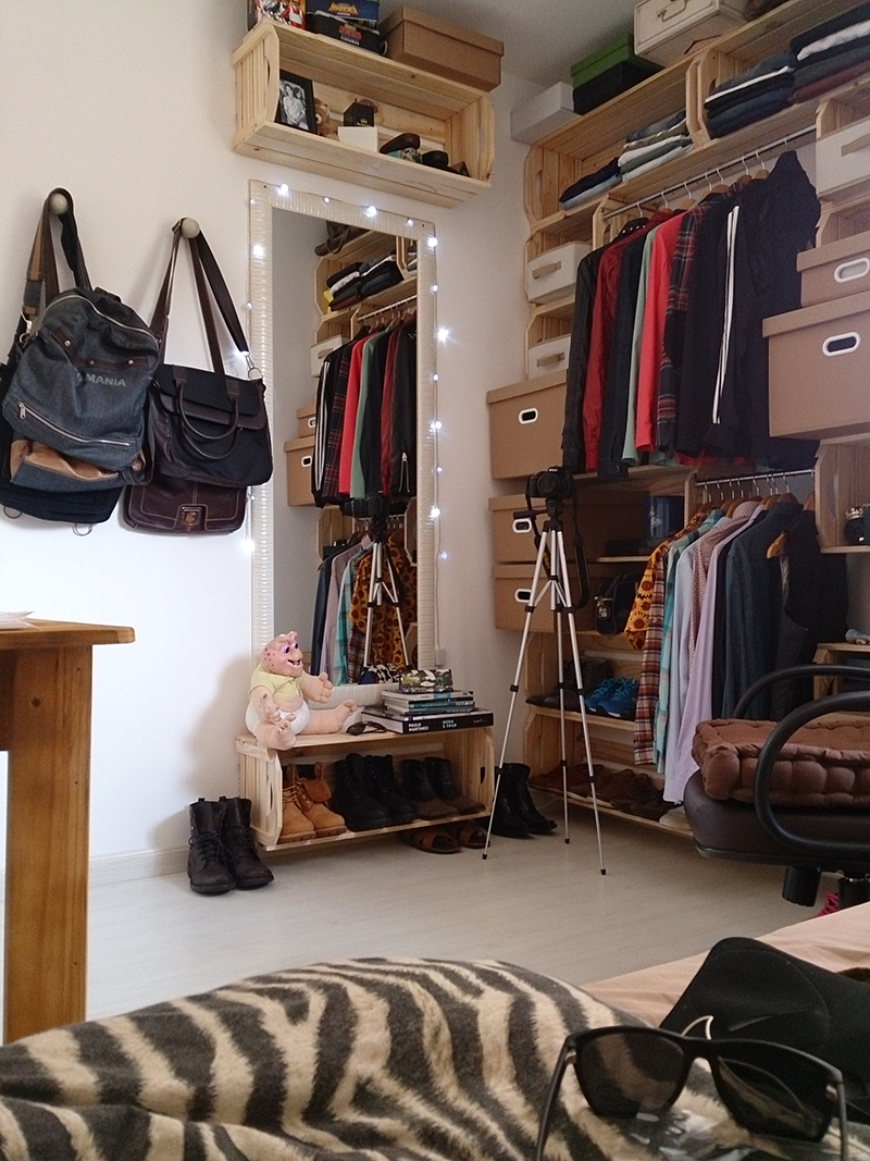 Iluminação Criativa: Dicas para Valorizar Seus Móveis de Caixote com LED