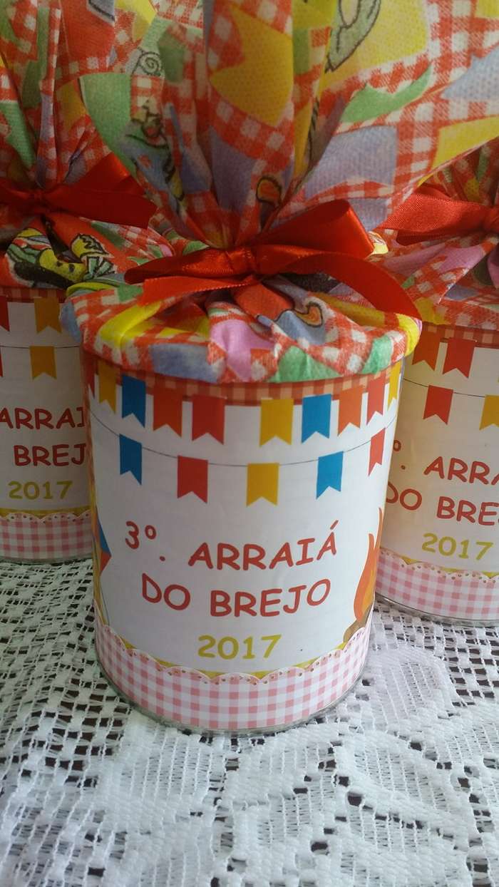 bandeirinhas de festa junina com jornal