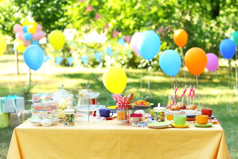 como usar flores naturais na decoração de mesa simples