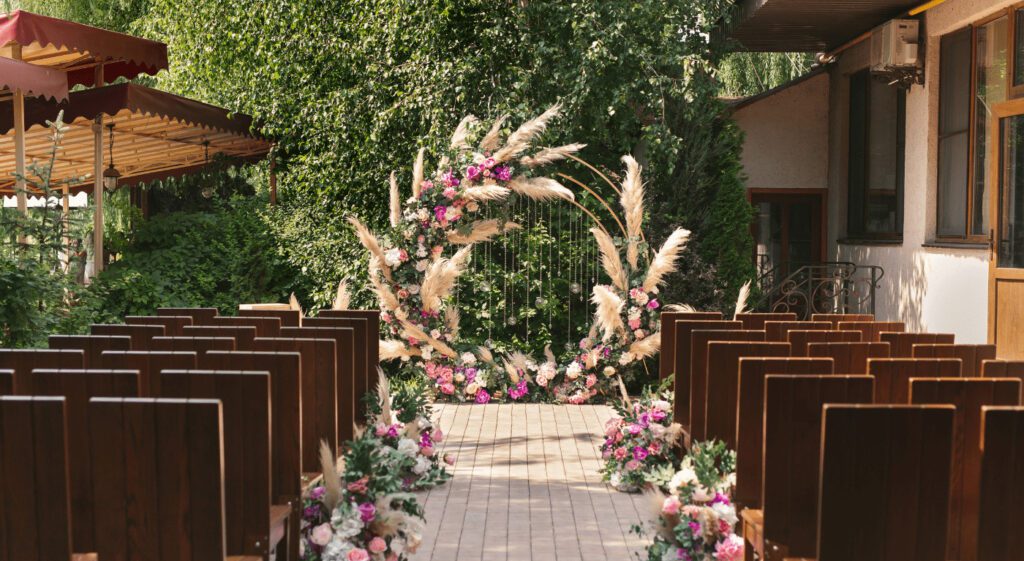 decoração de noivado ao ar livre vs decoração de casamento ao ar livre