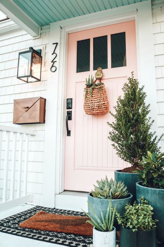como decorar porta de quarto de casal com espelho