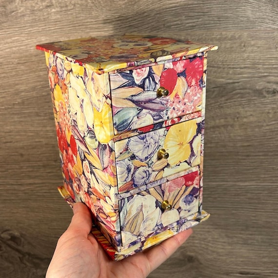 As Melhores Colas para Decoupage em Diferentes Superfícies