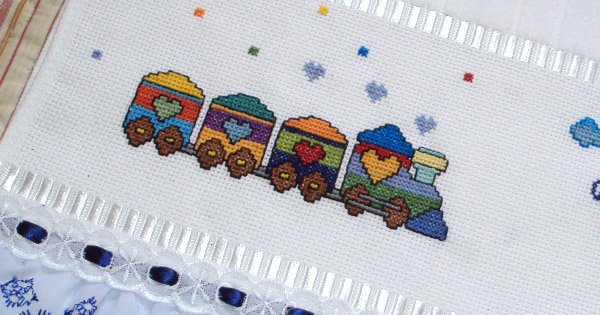 Ideias de ponto cruz com nomes e monogramas para personalizar toalhinhas.