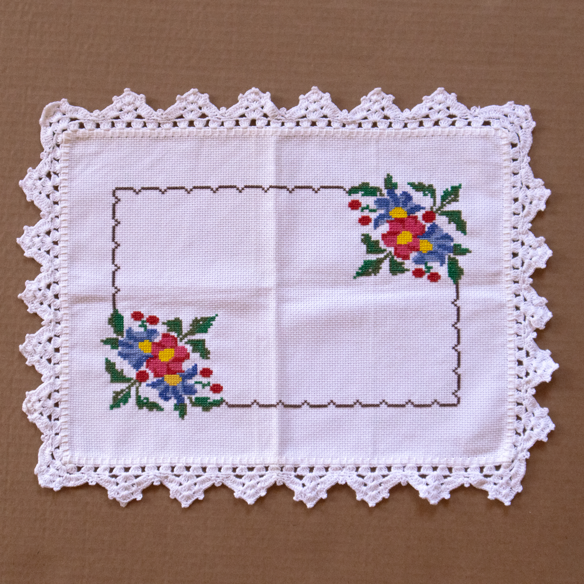 Tutoriais de ponto cruz para iniciantes em toalhinhas.