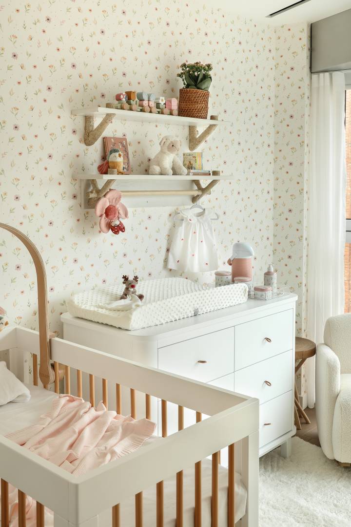 Cores e Psicologia: Escolhendo a Paleta Ideal para o Quarto do seu Bebê