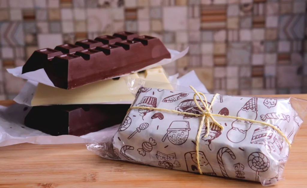 Guia Completo: Como Escolher o Papel Chumbo Ideal para Seus Chocolates Artesanais