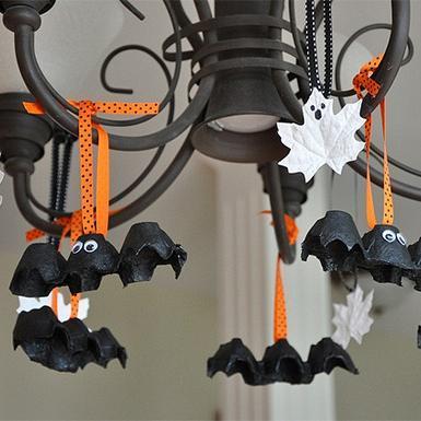 enfeite de halloween caseiro com teias de aranha