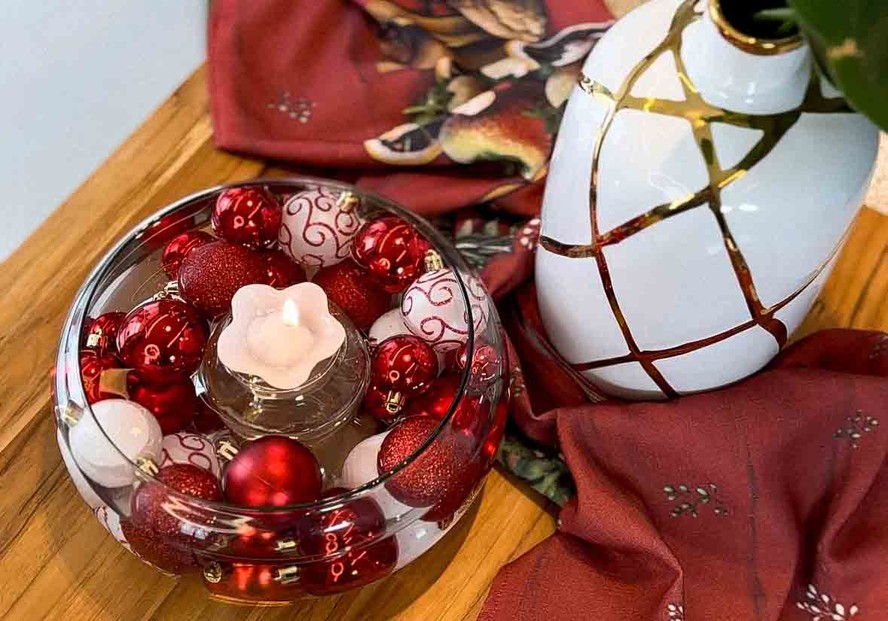 enfeite para mesa de jantar com bolas