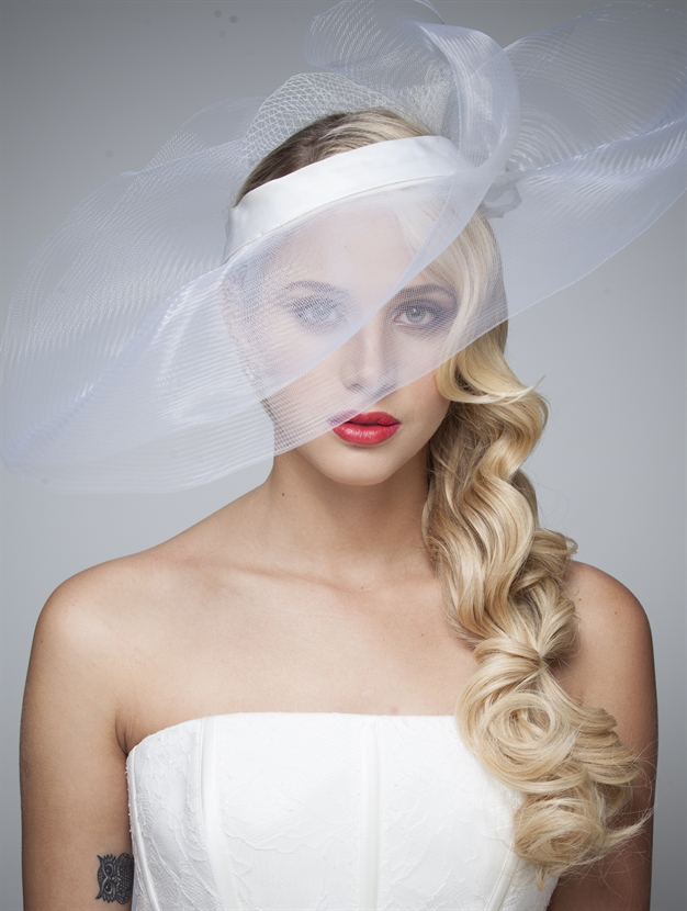 Pentes de Pérolas para Noivas: Elegância e Versatilidade em Cada Penteado