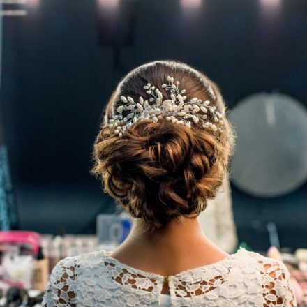 Acessórios de Cabelo com Cristais Swarovski: Brilho e Sofisticação para Noivas