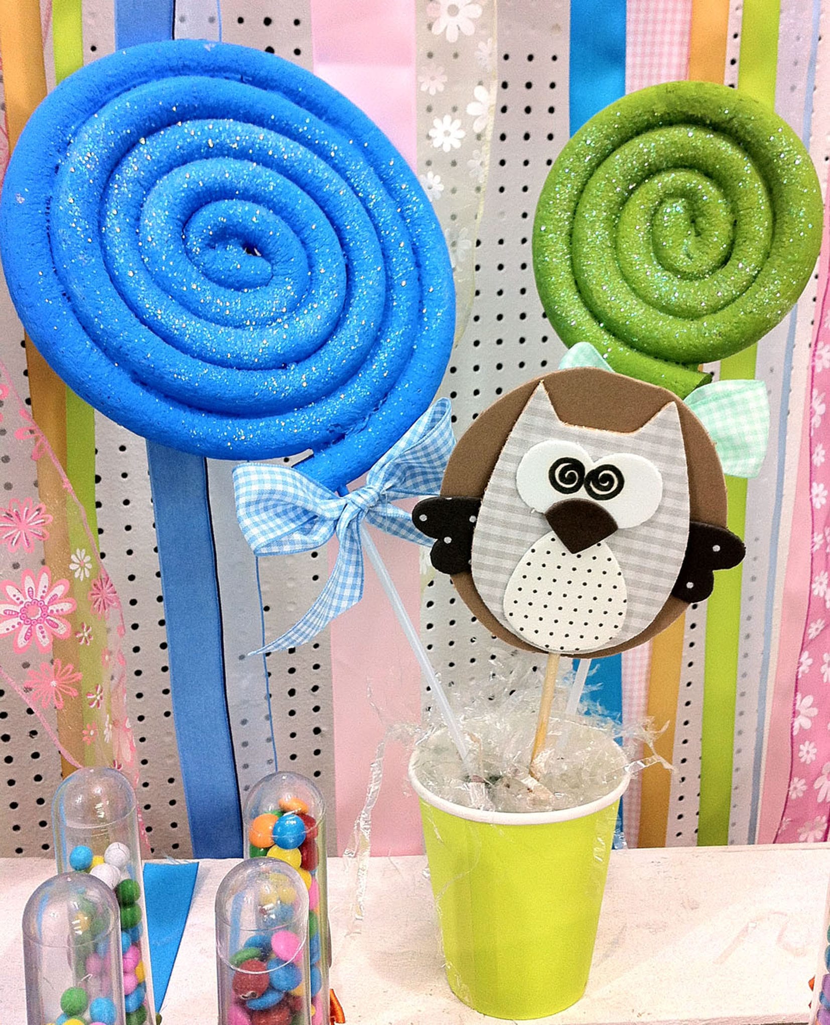 enfeite mesa corujinha resina ou feltro qual melhor